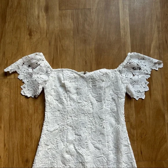 NWT GUESS off-shoulder dress - size 2 - Picture 3 of 16